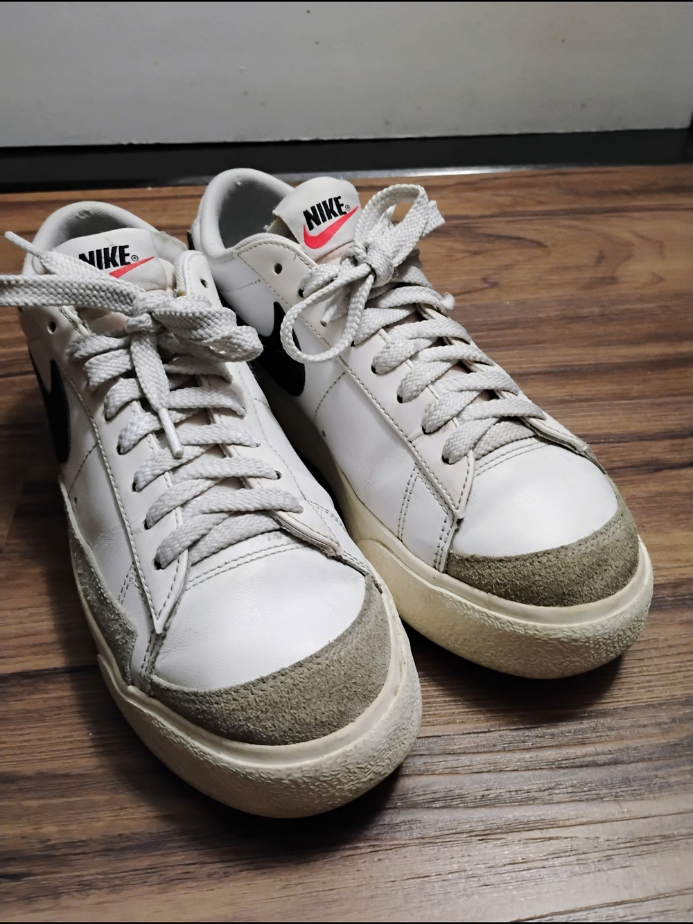 Nike White Low-Top Sneakers with Black Swoosh
